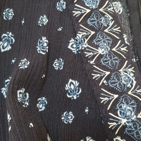 Navy floral jumpsuit! Sz 10 NWOT - Picture 4 of 4